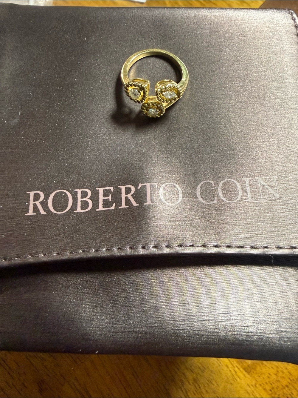 Roberto Coin Dolcetto 3 stone diamond 18kYG ring .31 total carat weight Size 6.5